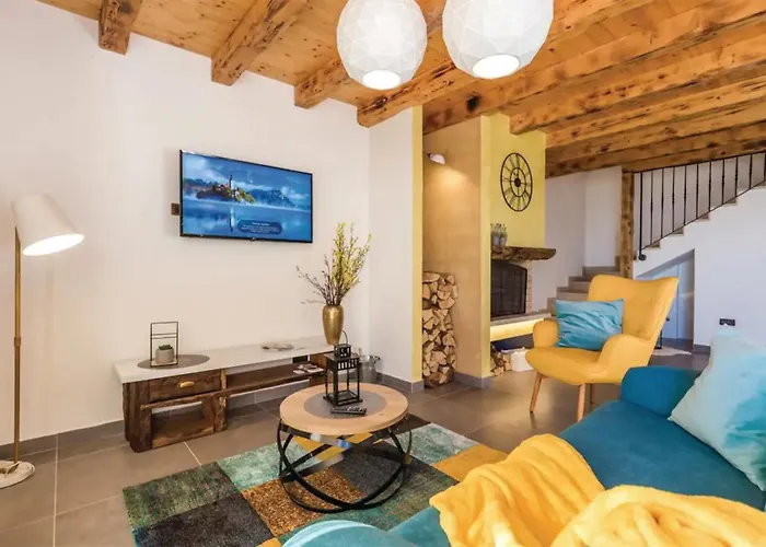 Beautiful Home In Moscenicka Draga
